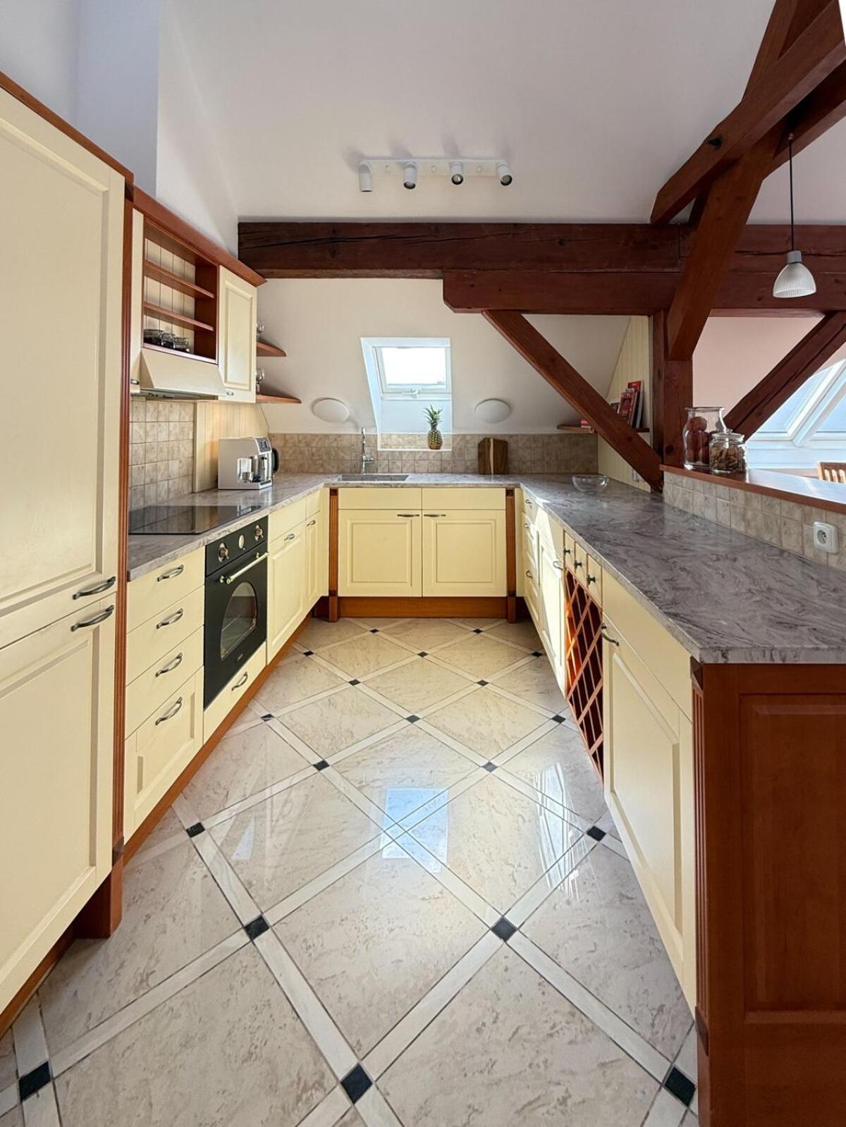 Turnkey I Old Town 5br Loft Apartment *