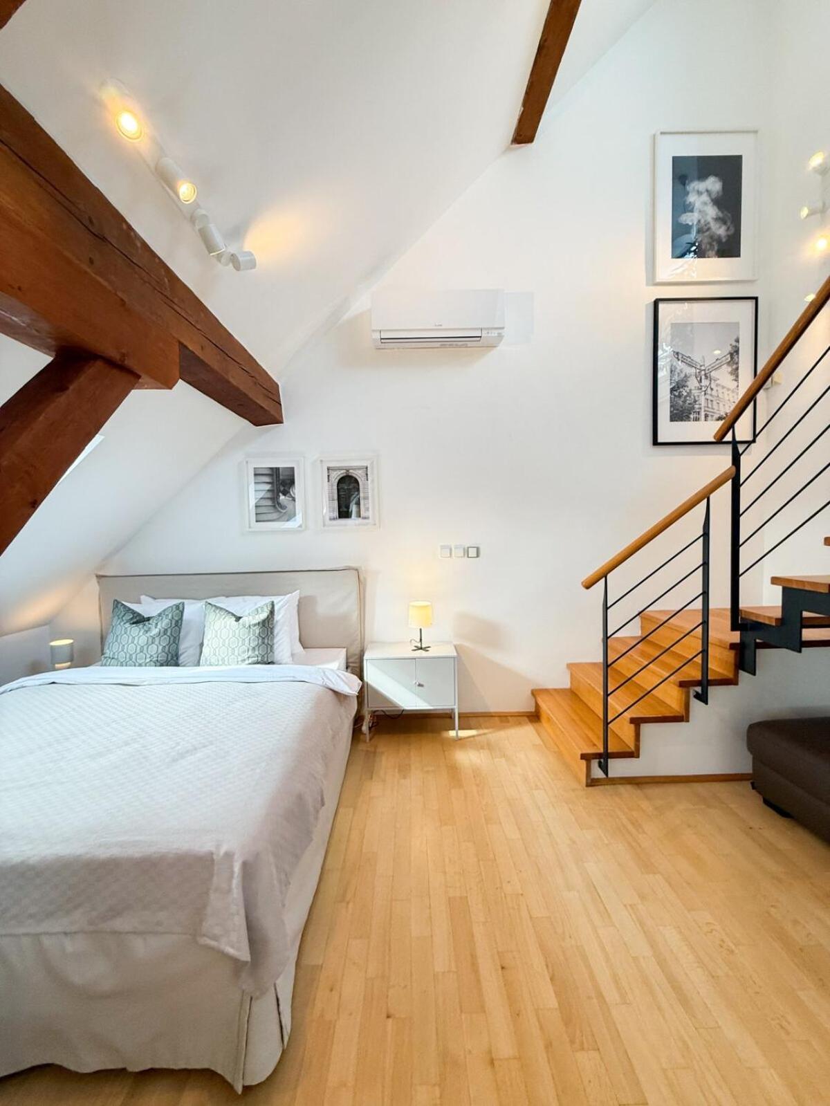 Turnkey I Old Town 5br Loft Apartment *