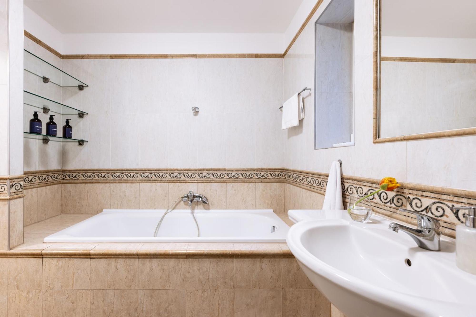 Turnkey I Old Town 5br Loft Apartment *