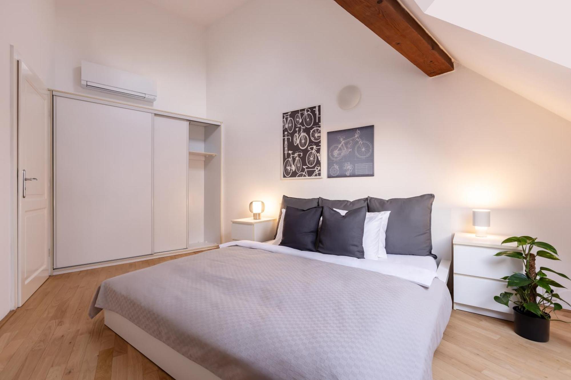 Turnkey I Old Town 5br Loft Apartment